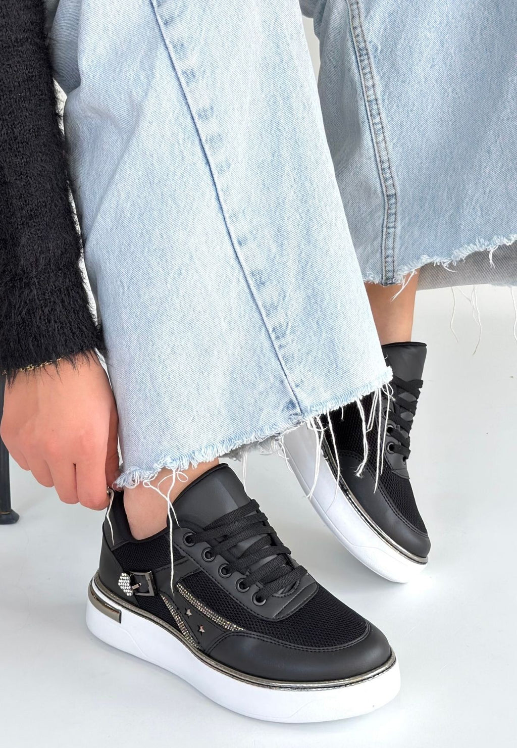 ZRNE-003 Premium Siyah Bağcıklı File Detaylı Kadın Sneaker