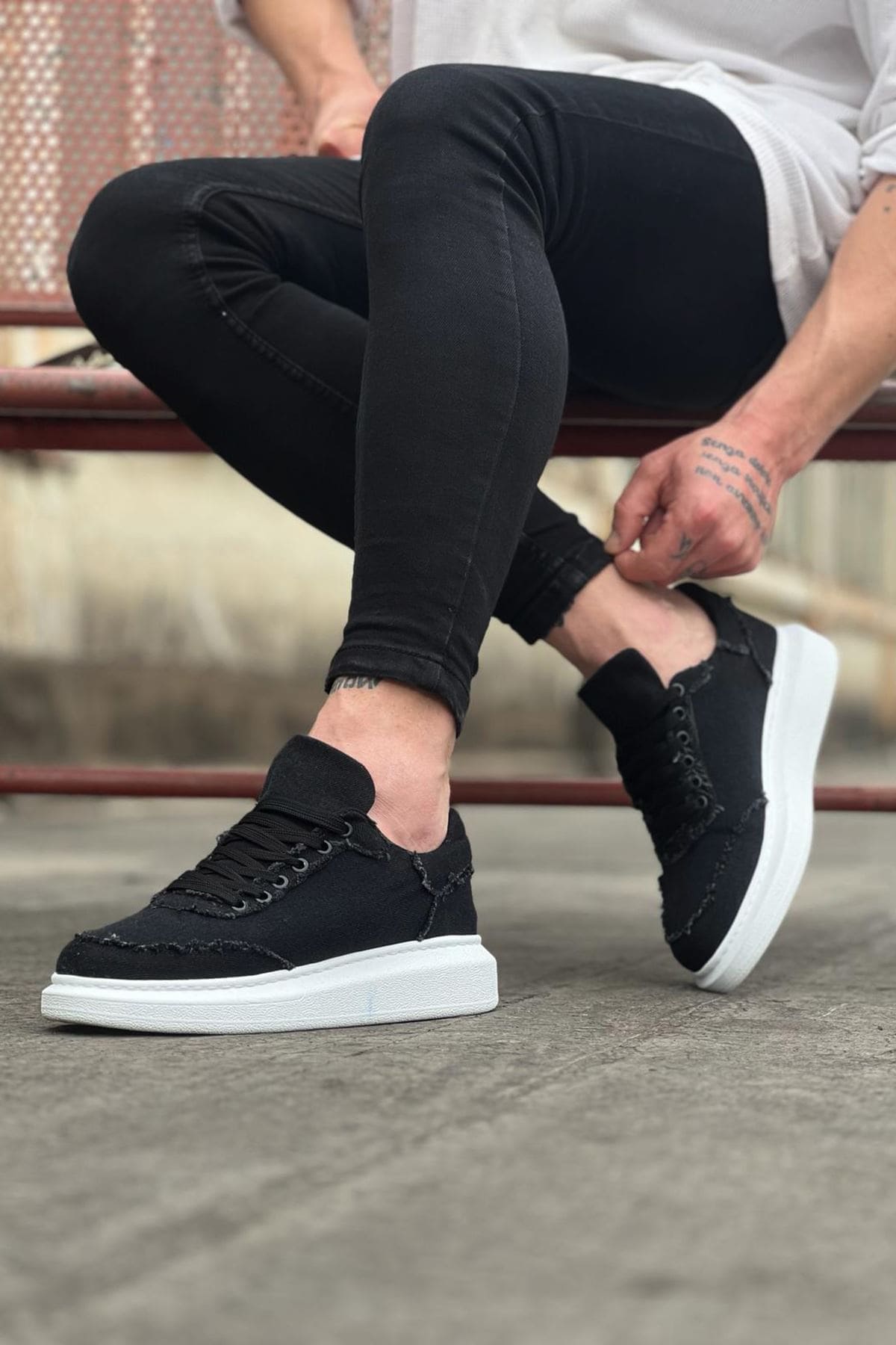 ZRJ018 Erkek Günlük Bağcıklı Kot Kumaş Spor Sneaker - Siyah Beyaz