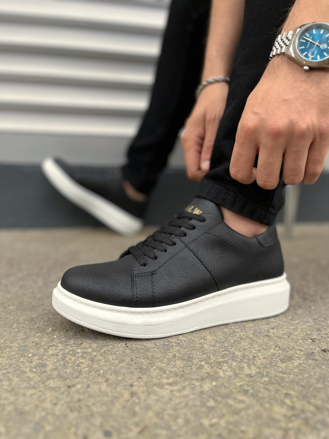 JY151 Boost Lace-Up Men's Casual Sneakers - Black White