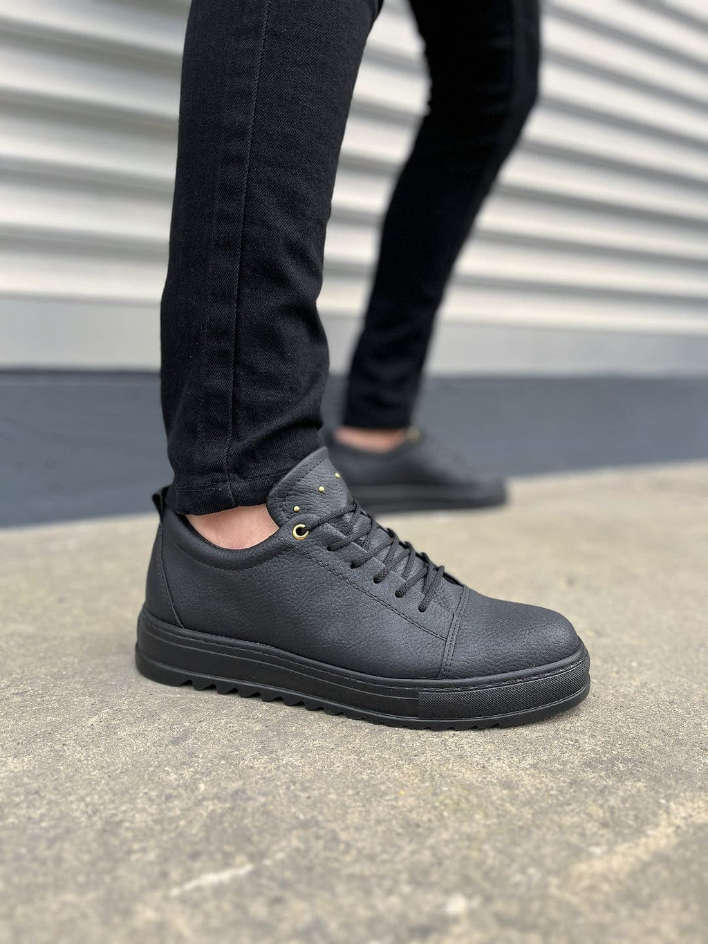 ZRJ152 High Quality Lace-Up Men's Casual Sports Shoes - Black