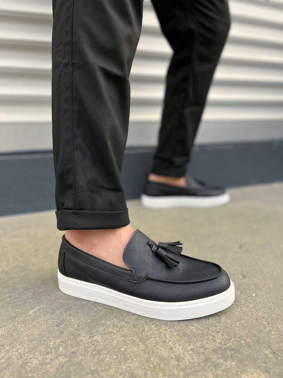 JY153 Bloomer Bağcıksız Püsküllü Cilt Erkek Günlük Klasik Ayakkabı - Siyah Beyaz