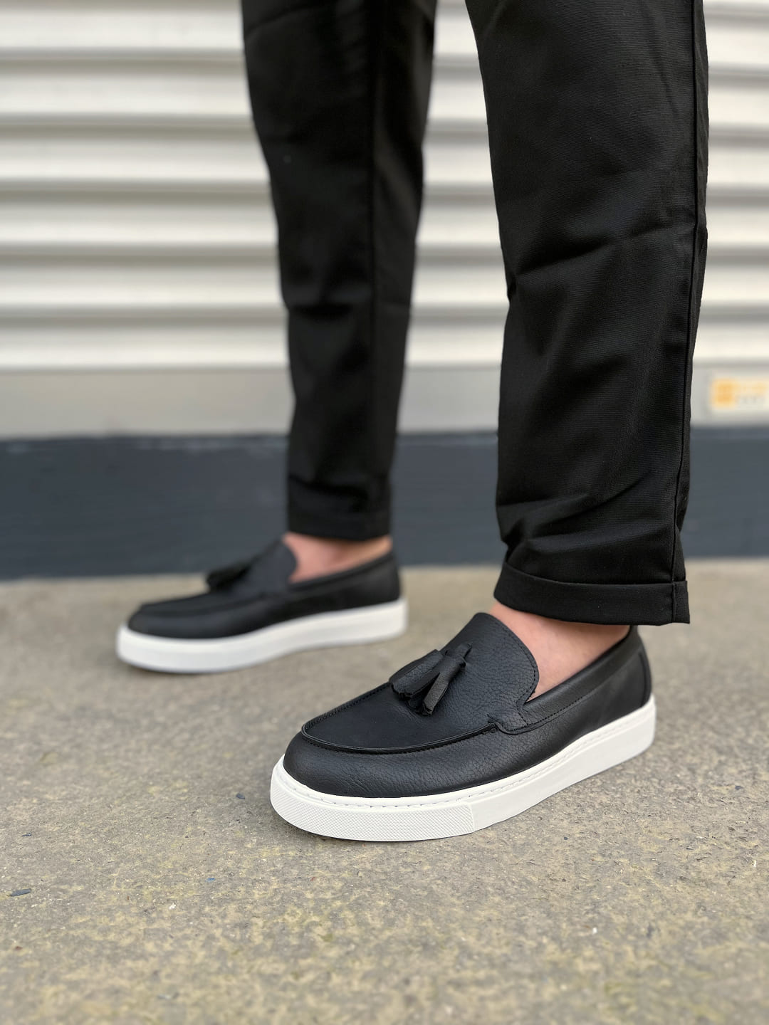 JY153 Bloomer Bağcıksız Püsküllü Cilt Erkek Günlük Klasik Ayakkabı - Siyah Beyaz