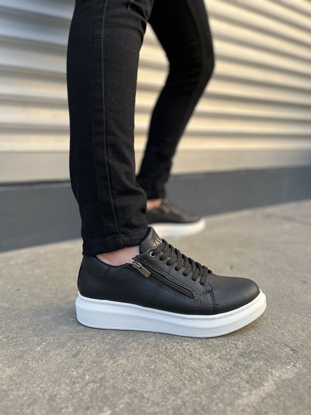 JY155 Warrior Lace-up and Zippered Men's Casual Sneakers - Black and White