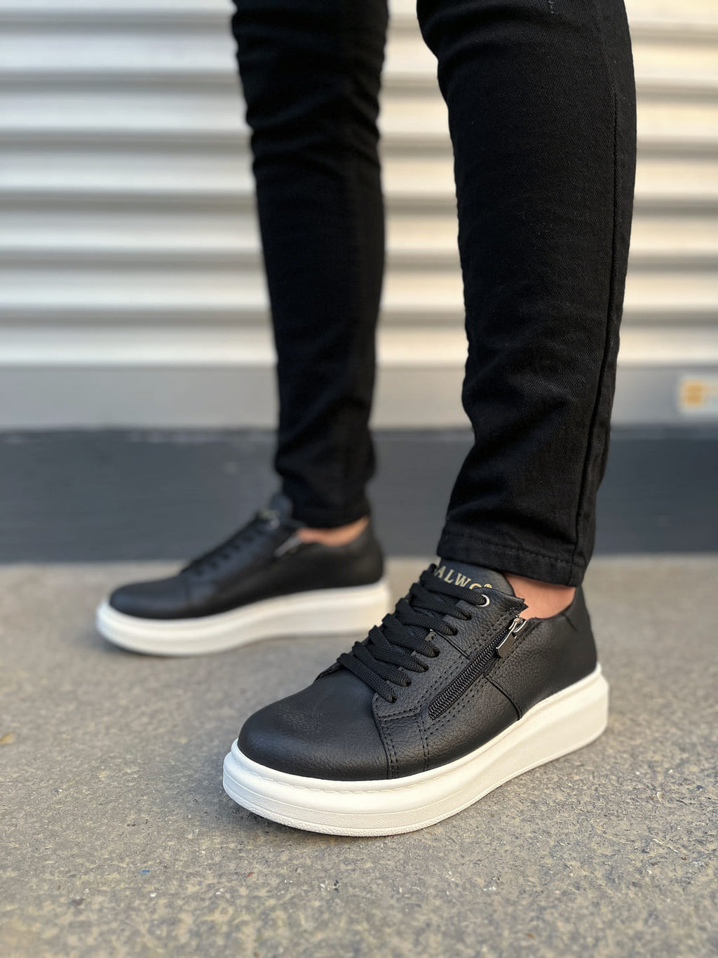 JY155 Warrior Lace-up and Zippered Men's Casual Sneakers - Black and White