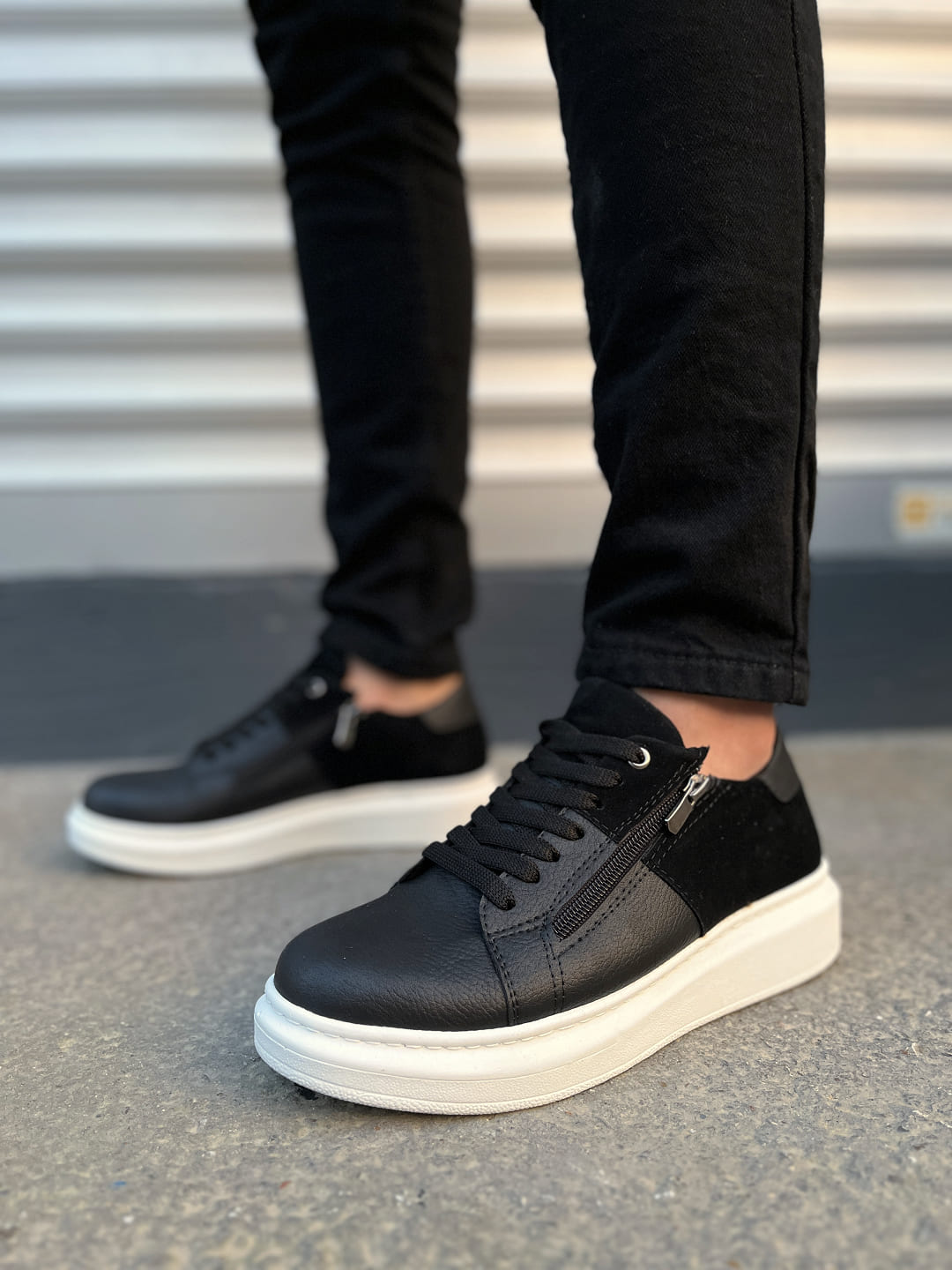 JY155 Warrior Lace-up and Zippered Men's Casual Sneakers - Suede Black White
