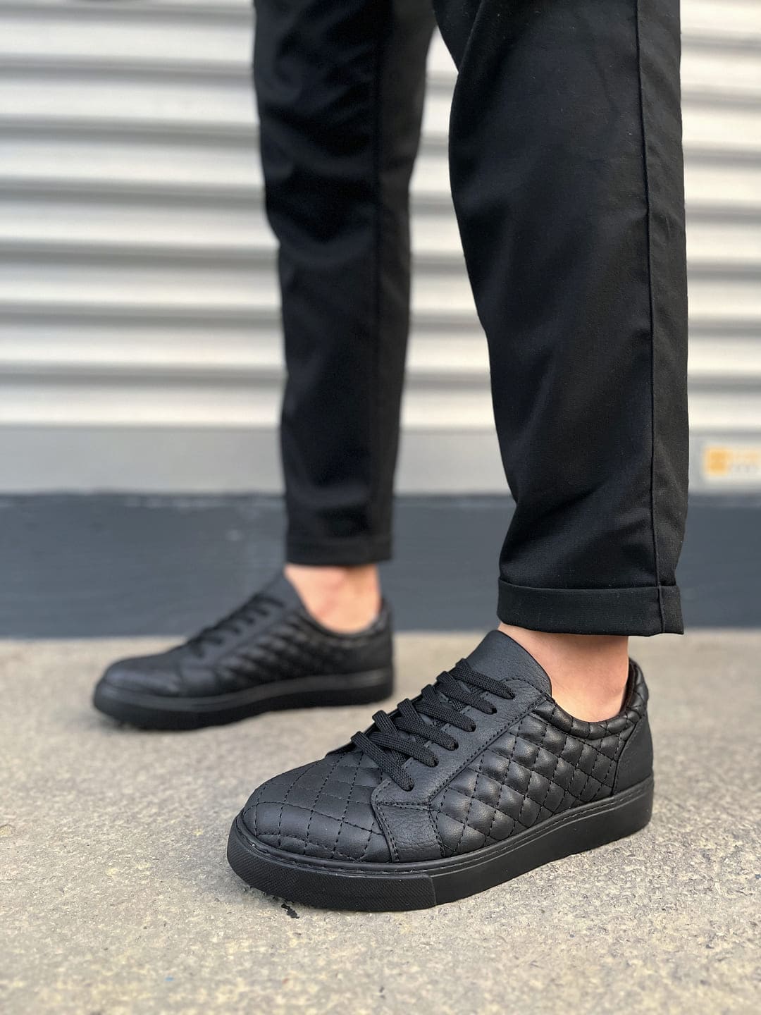 JY166 Prestige Lace-Up Quilted Patterned Men's Casual Sneaker - Black