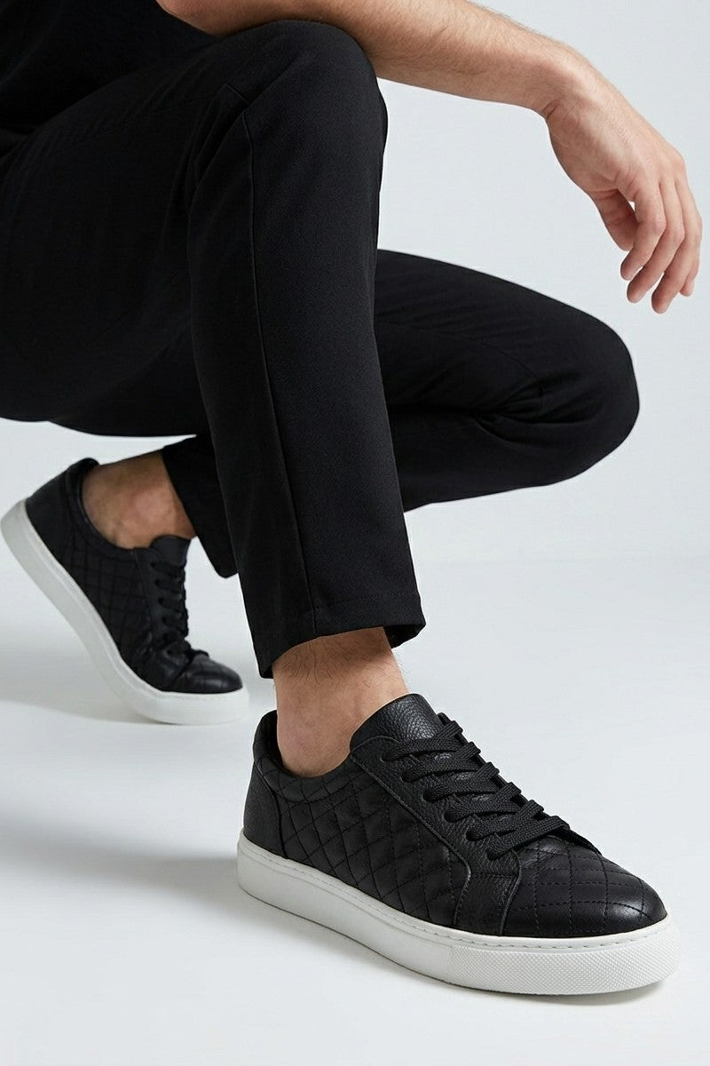 ZRJ166 Premium Kapitone Desenli Erkek Sneaker - Siyah Beyaz