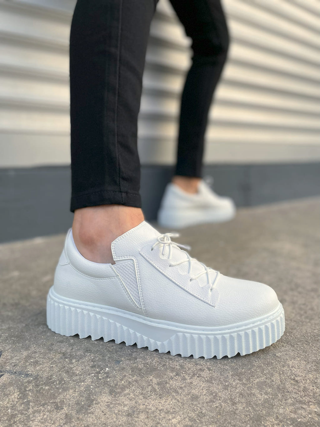 JY502 Bold Lace-Up Men's Sneakers - White 