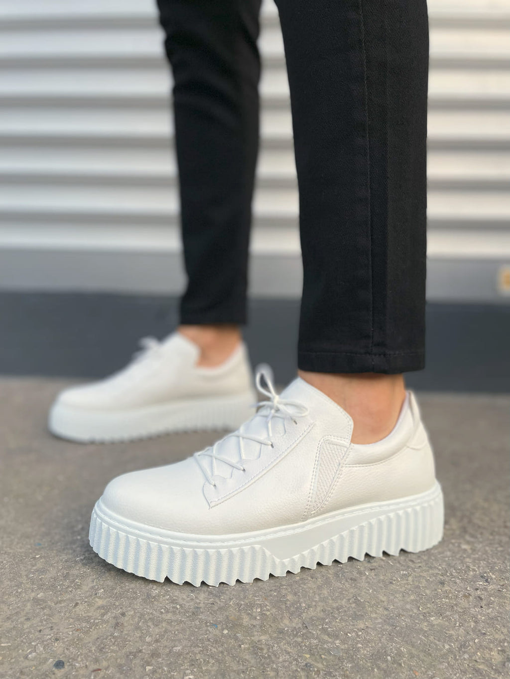 JY502 Bold Lace-Up Men's Sneakers - White 