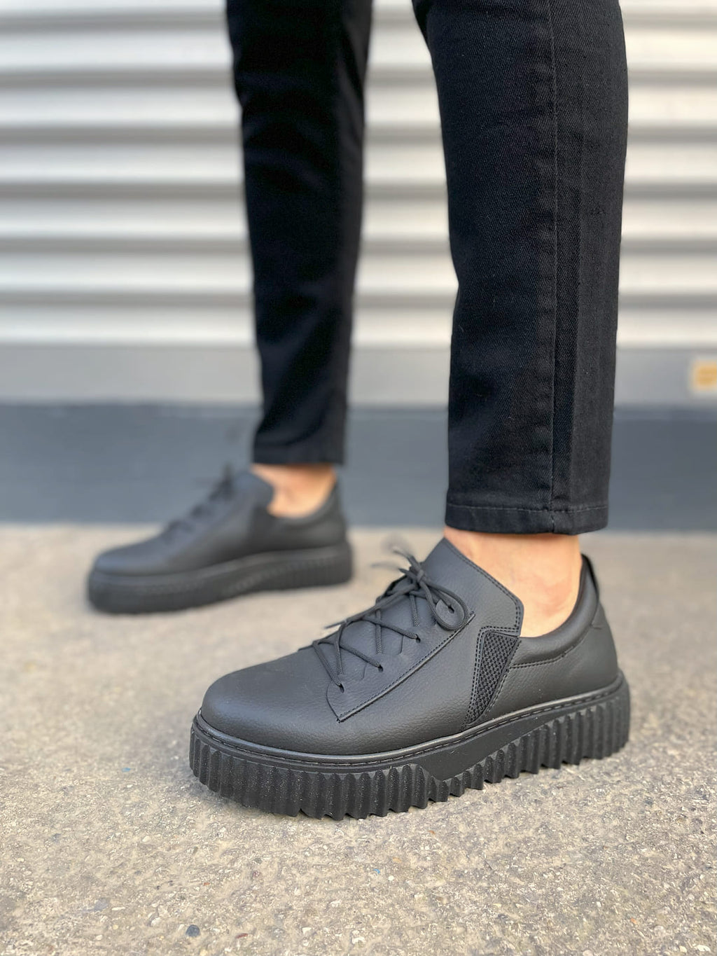 JY502 Bold Lace-Up Men's Sneakers - Black 