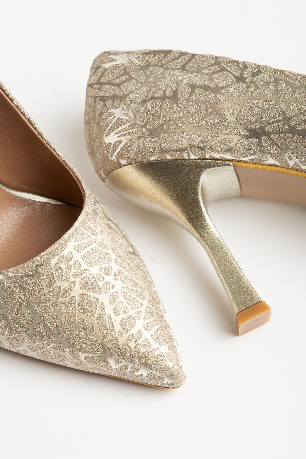 ZRİN-114 Premium Gold Ağaç Kabuğu Desenli Sivri Burunlu Stiletto 9 cm