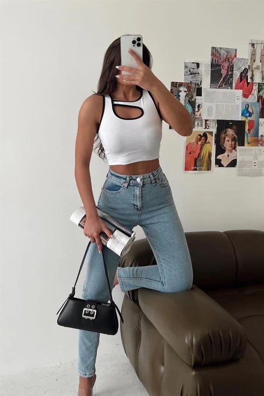 Kadın Beyaz Ön Pencere Detaylı Cut Out Crop Top Bluz
