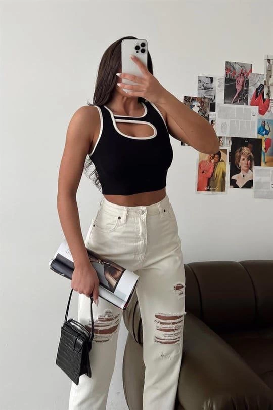 Kadın Siyah Ön Pencere Detaylı Cut Out Crop Top Bluz