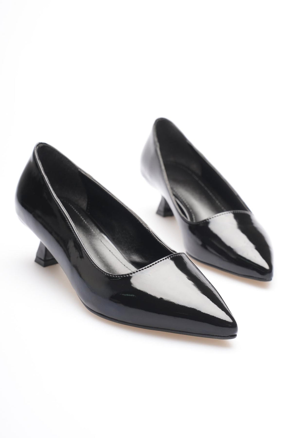 ZR20MS03 Premium Siyah Rugan Kadın Günlük Kısa Topuklu Stiletto