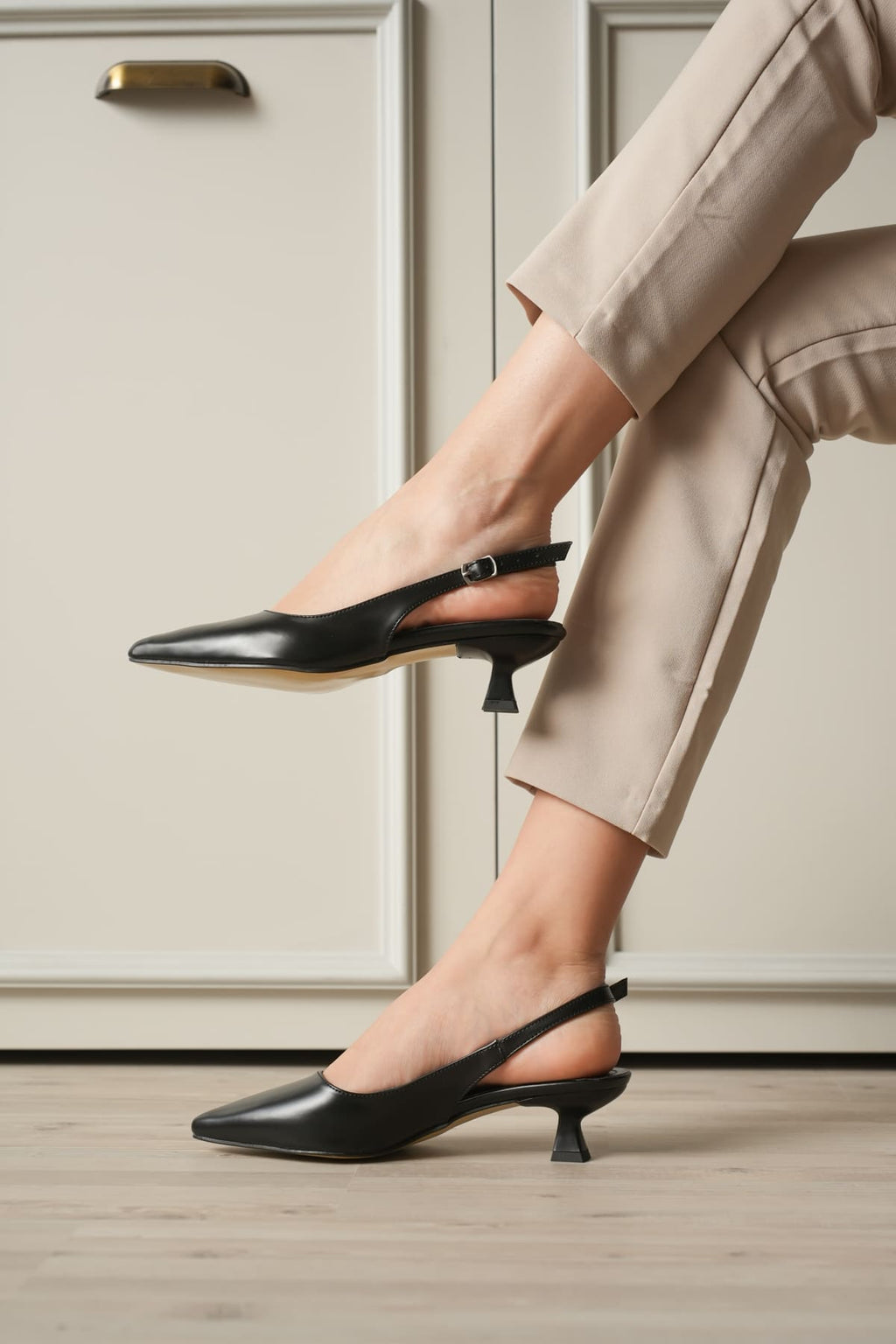 Weimar Premium Siyah Sivri Burun Slingback Kısa Topuklu Ayakkabı