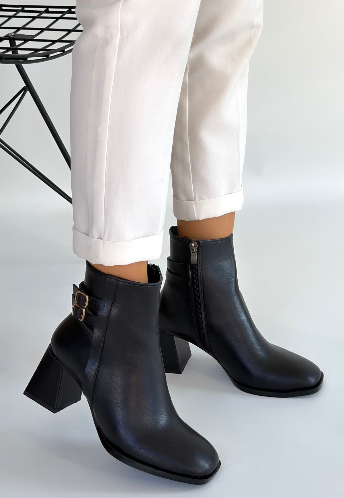 Kanda Siyah Kalın Topuklu Fermuarlı Kadın Bot