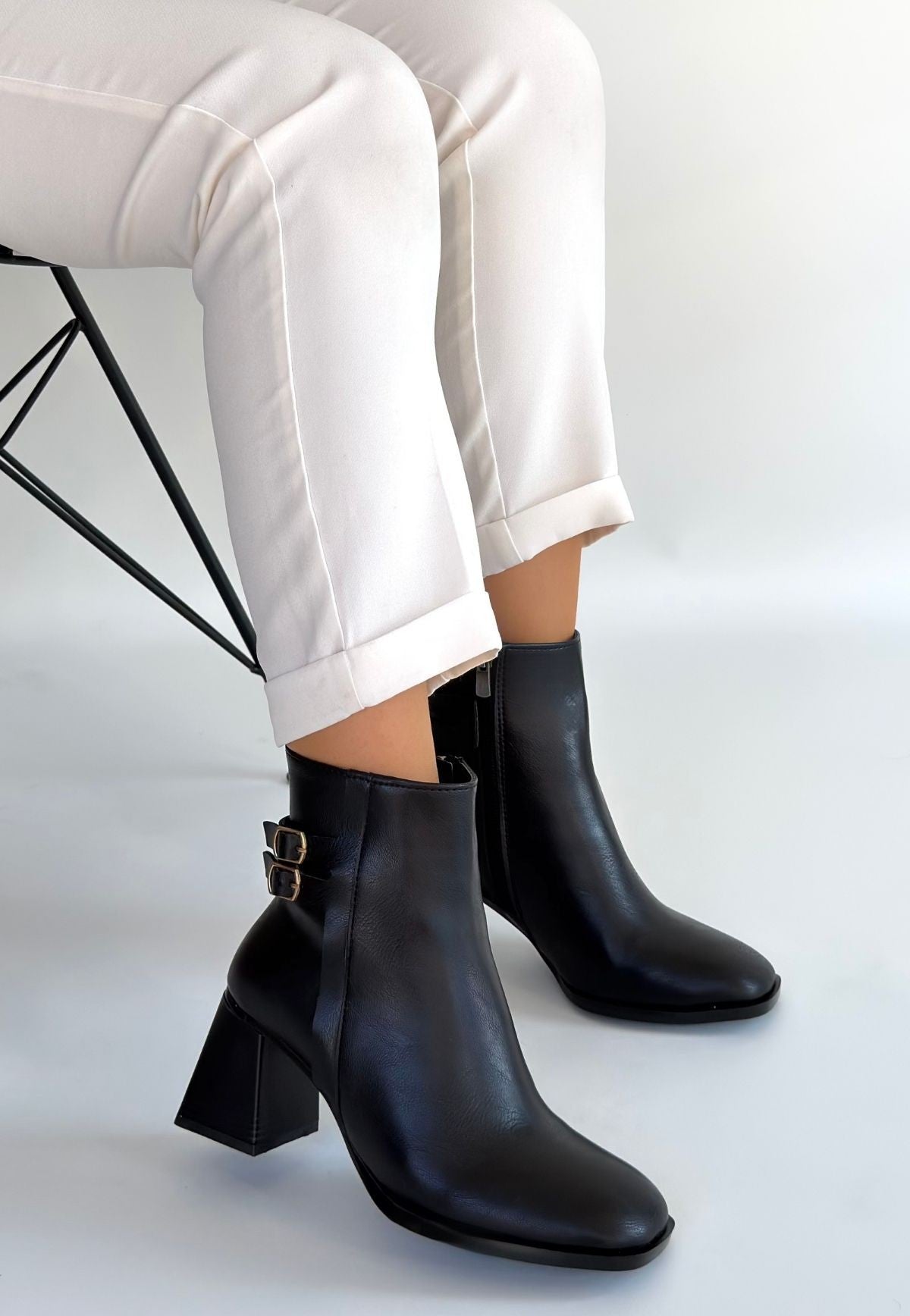 Kanda Siyah Kalın Topuklu Fermuarlı Kadın Bot