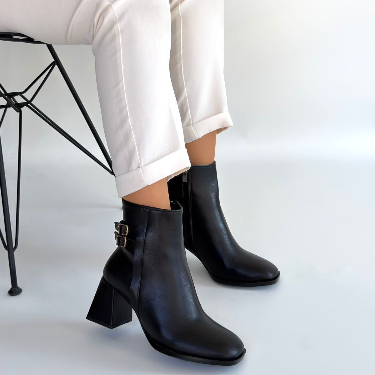 Kanda Siyah Kalın Topuklu Fermuarlı Kadın Bot