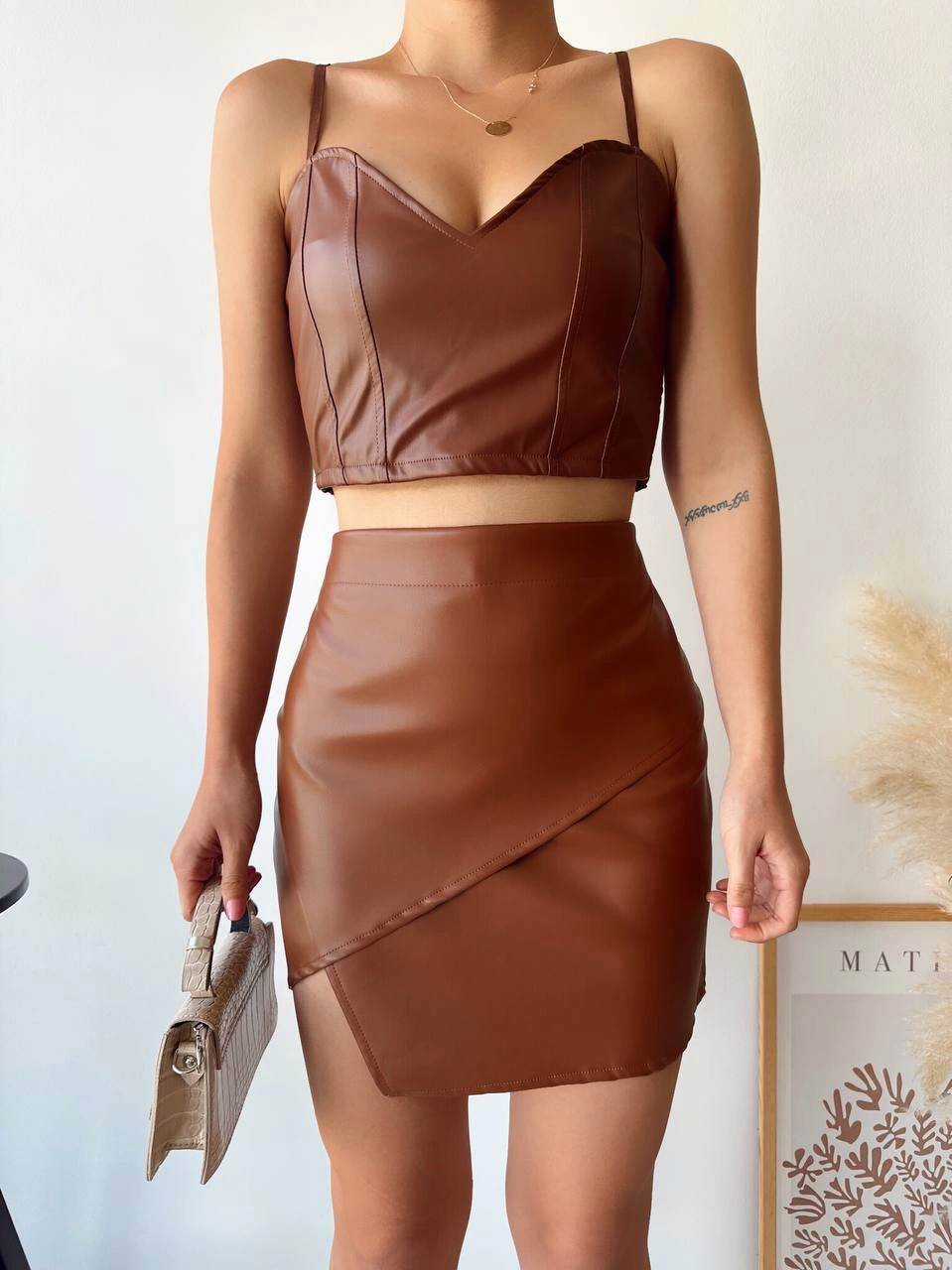 Kapaklı Asimetrik Model Deri Etek Kahve