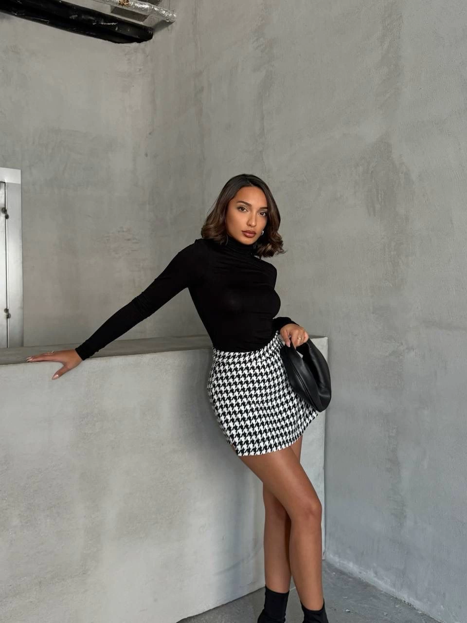 Kapaklı Kaşe Şort Etek Siyah Beyaz Kazayağı