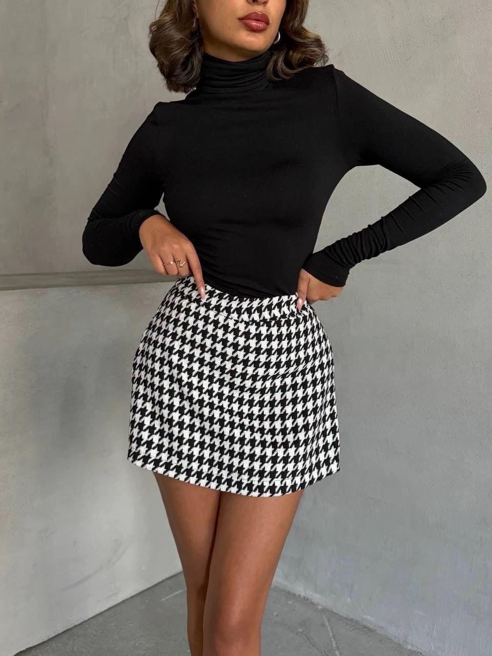 Kapaklı Kaşe Şort Etek Siyah Beyaz Kazayağı