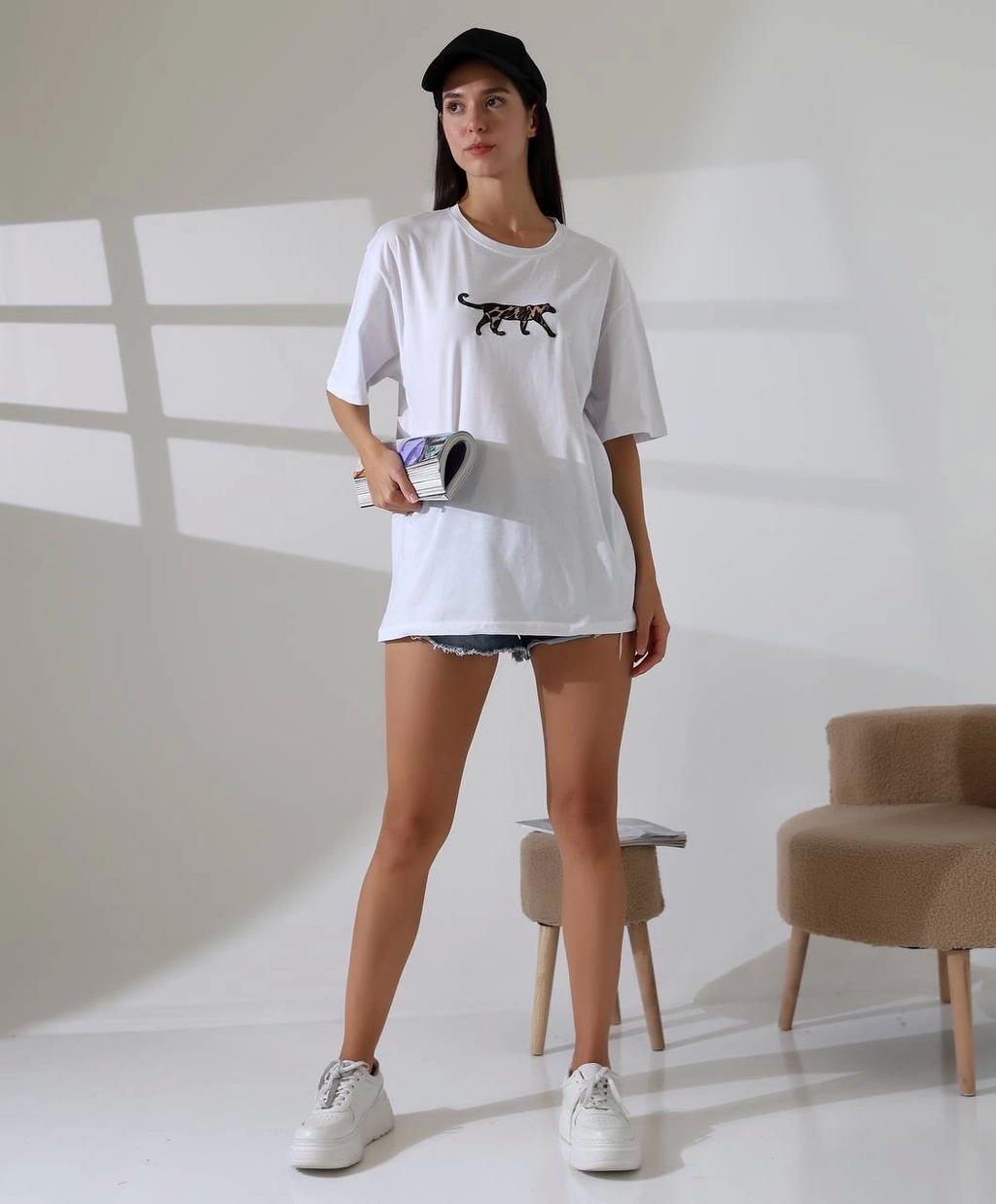 Kaplan Nakış İşlemeli Oversize Kadın T-Shirt