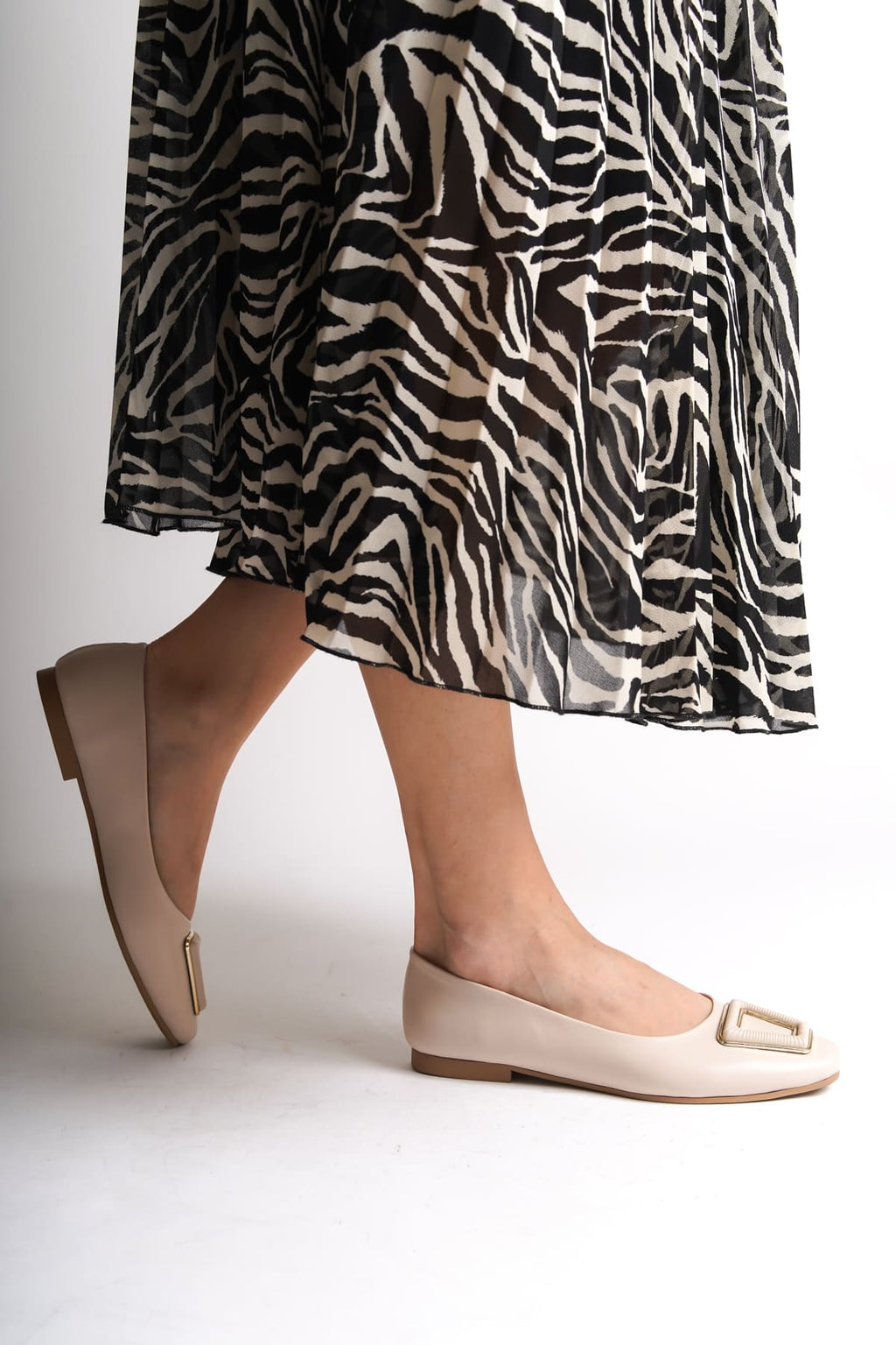 KAYLA Laceless Orthopedic Comfortable Sole Buckle Detailed Women's Ballerinas - Cream