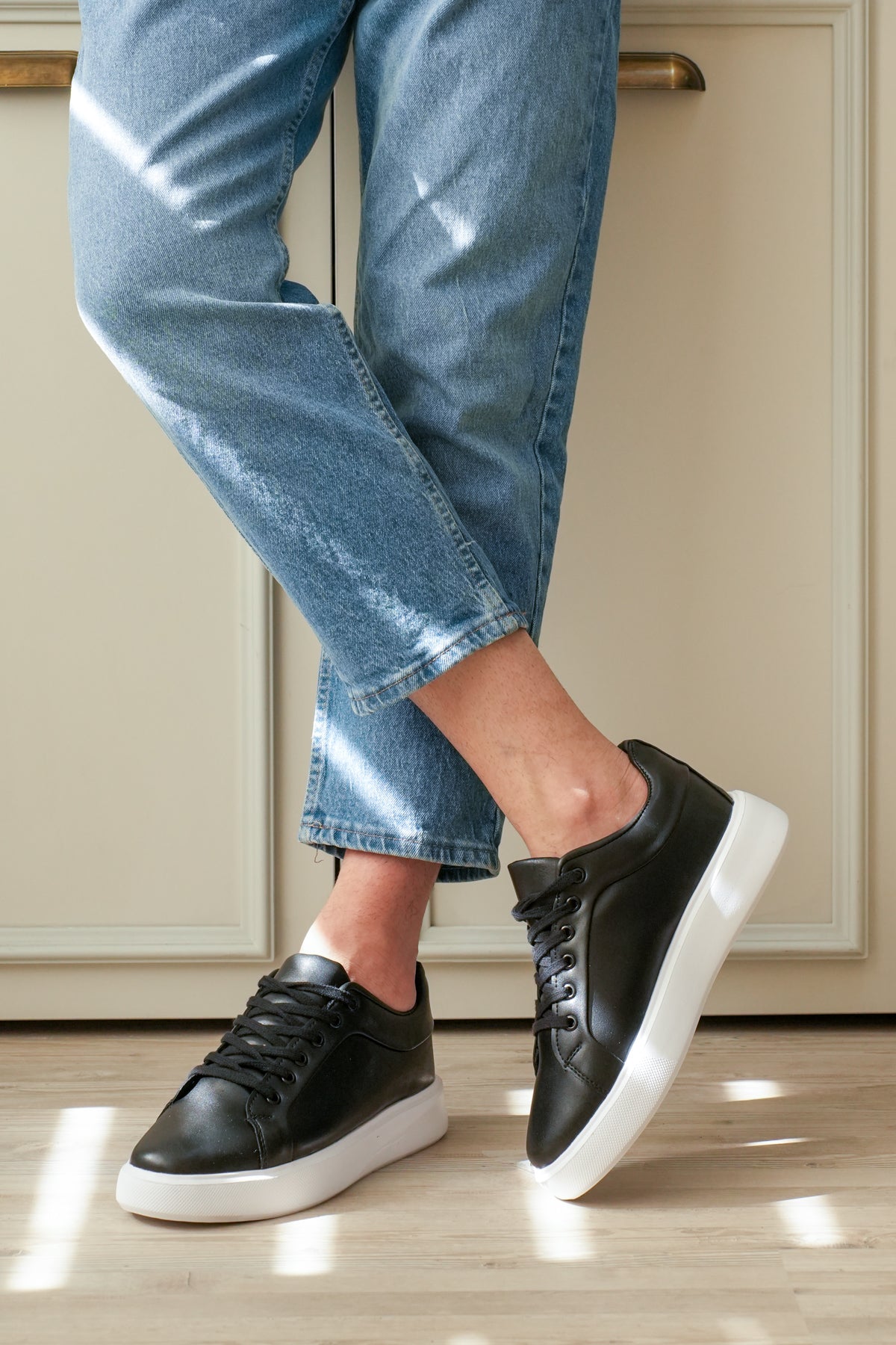 ZRK-N08 Yüksek Kalite Siyah Beyaz Bağcıklı Günlük Erkek Sneaker