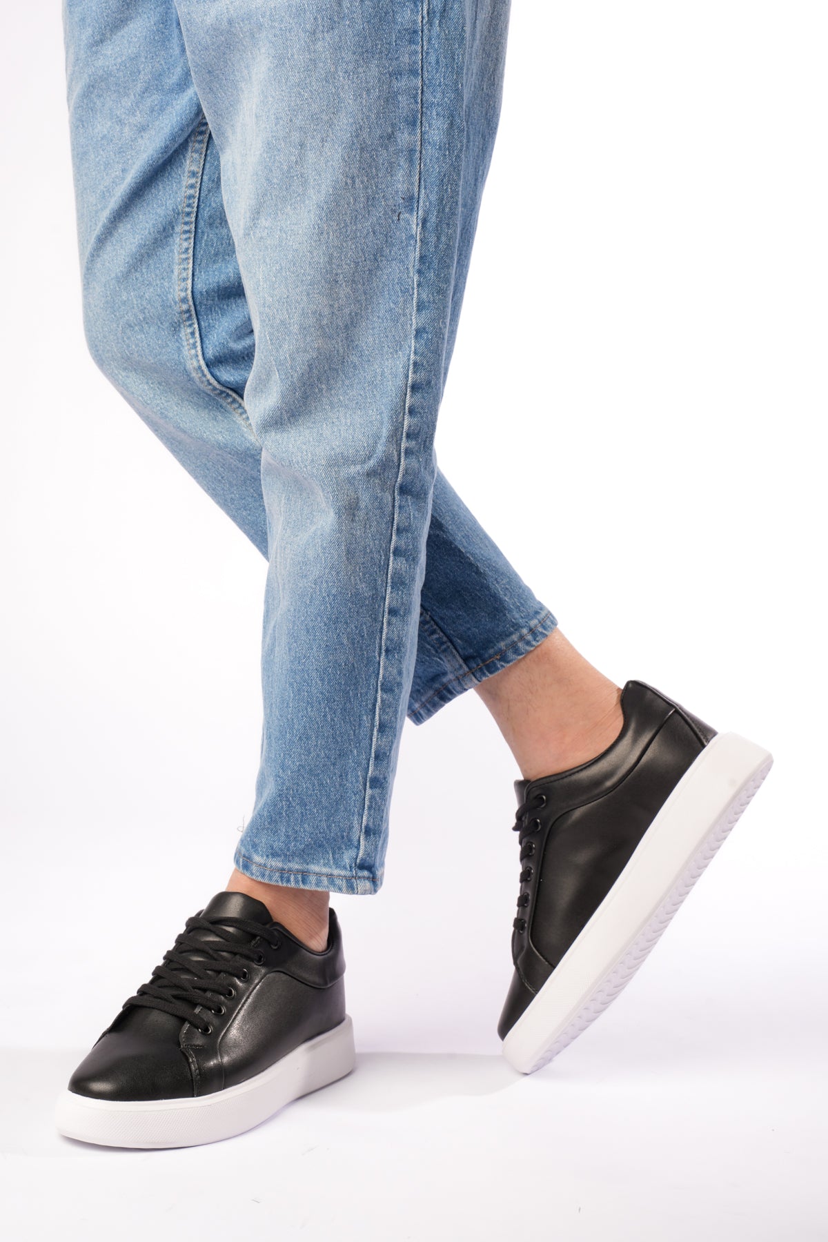 ZRK-N08 Yüksek Kalite Siyah Beyaz Bağcıklı Günlük Erkek Sneaker