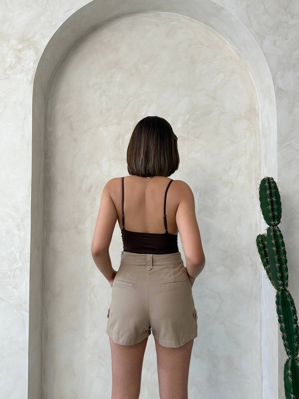 Kemer Detaylı Gabardin Şort Bej