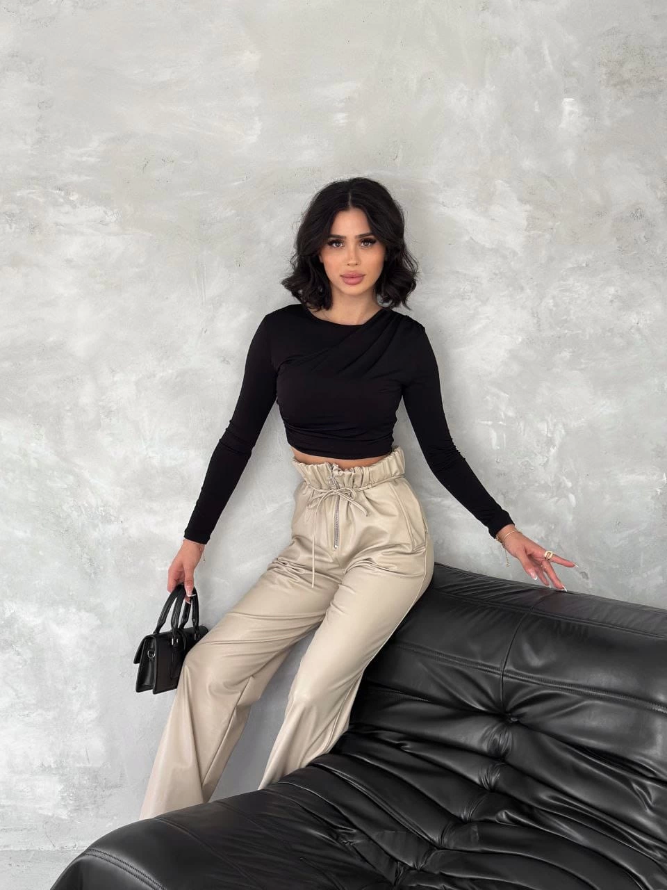 Kendinden İnce Kemerli Deri Pantolon Bej