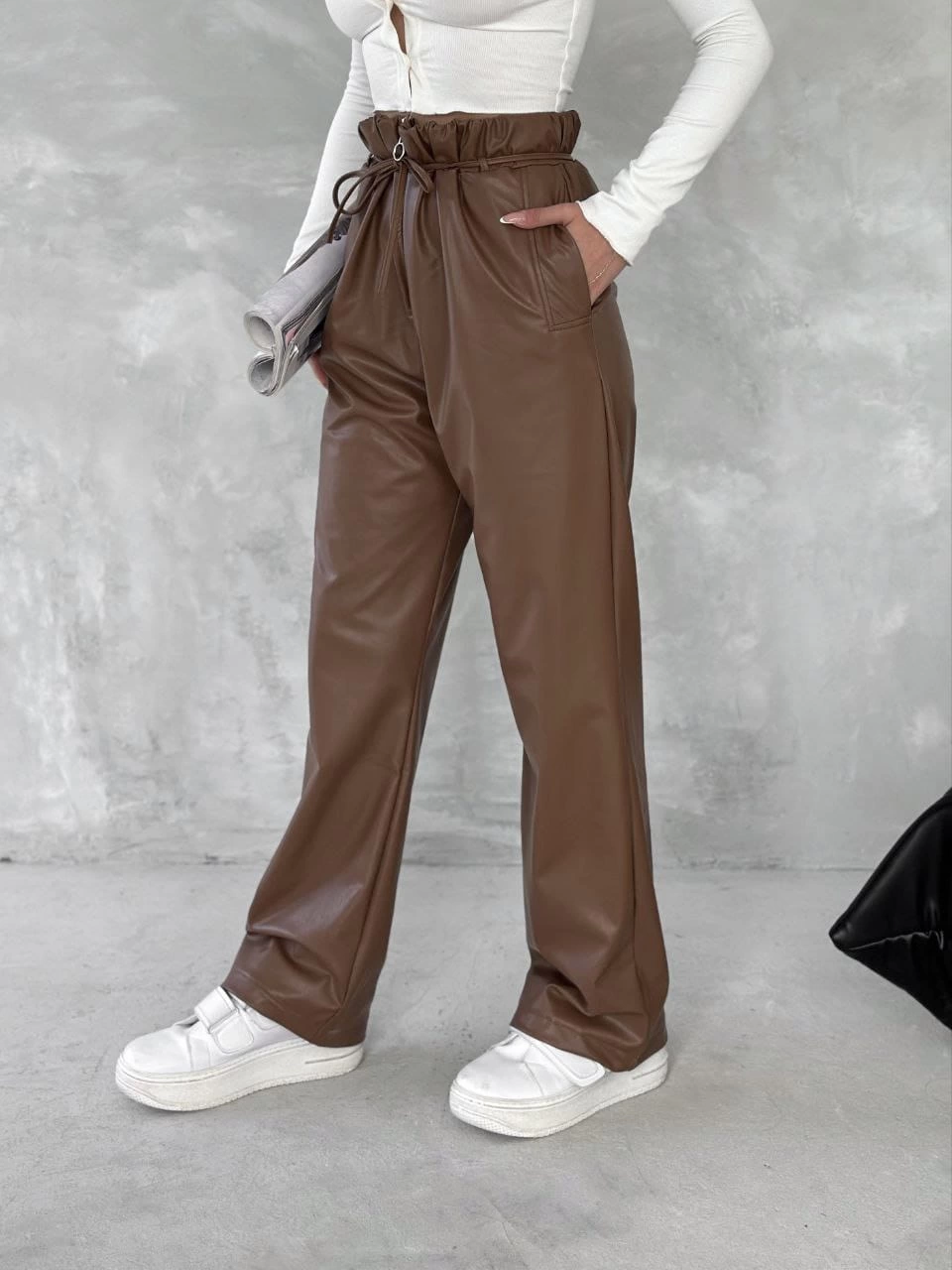 Kendinden İnce Kemerli Deri Pantolon Kahve