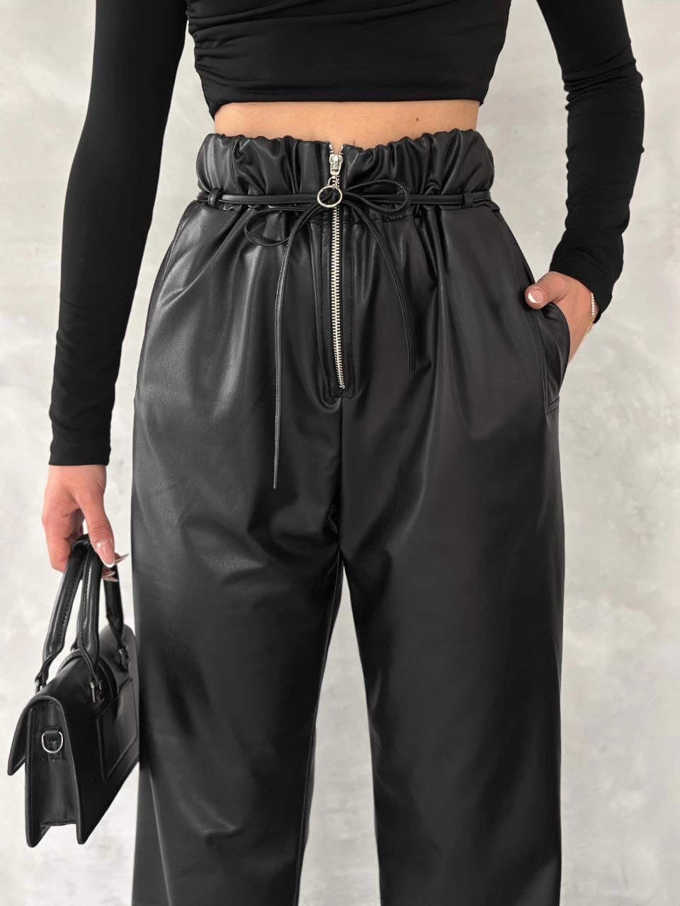 Kendinden İnce Kemerli Deri Pantolon Siyah
