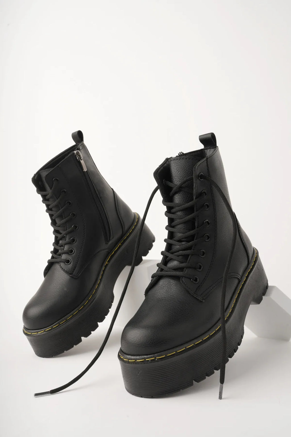 Kiruna Thick Heel Zippered Waterproof Women's Boots 