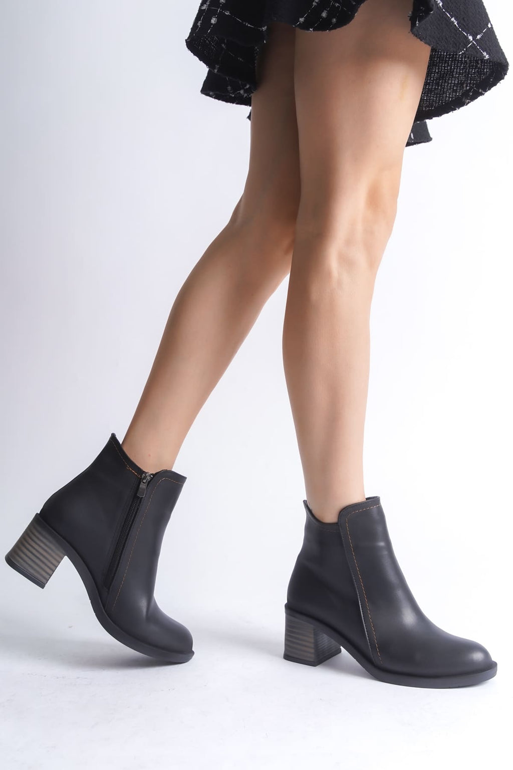 LARIO Zippered Orthopedic Sole Heeled Women's Boots - Black
