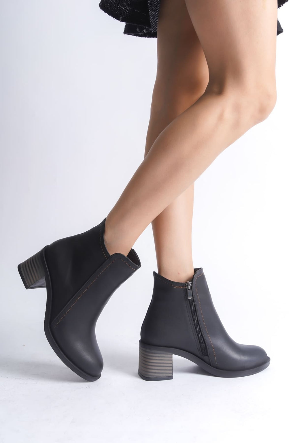 LARIO Zippered Orthopedic Sole Heeled Women's Boots - Black