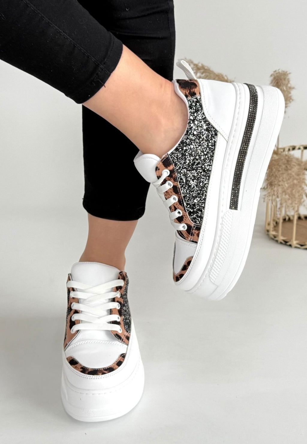 Lawin Premium Beyaz Siyah Simli Bağcıklı Kalın Taban Spor Ayakkabı