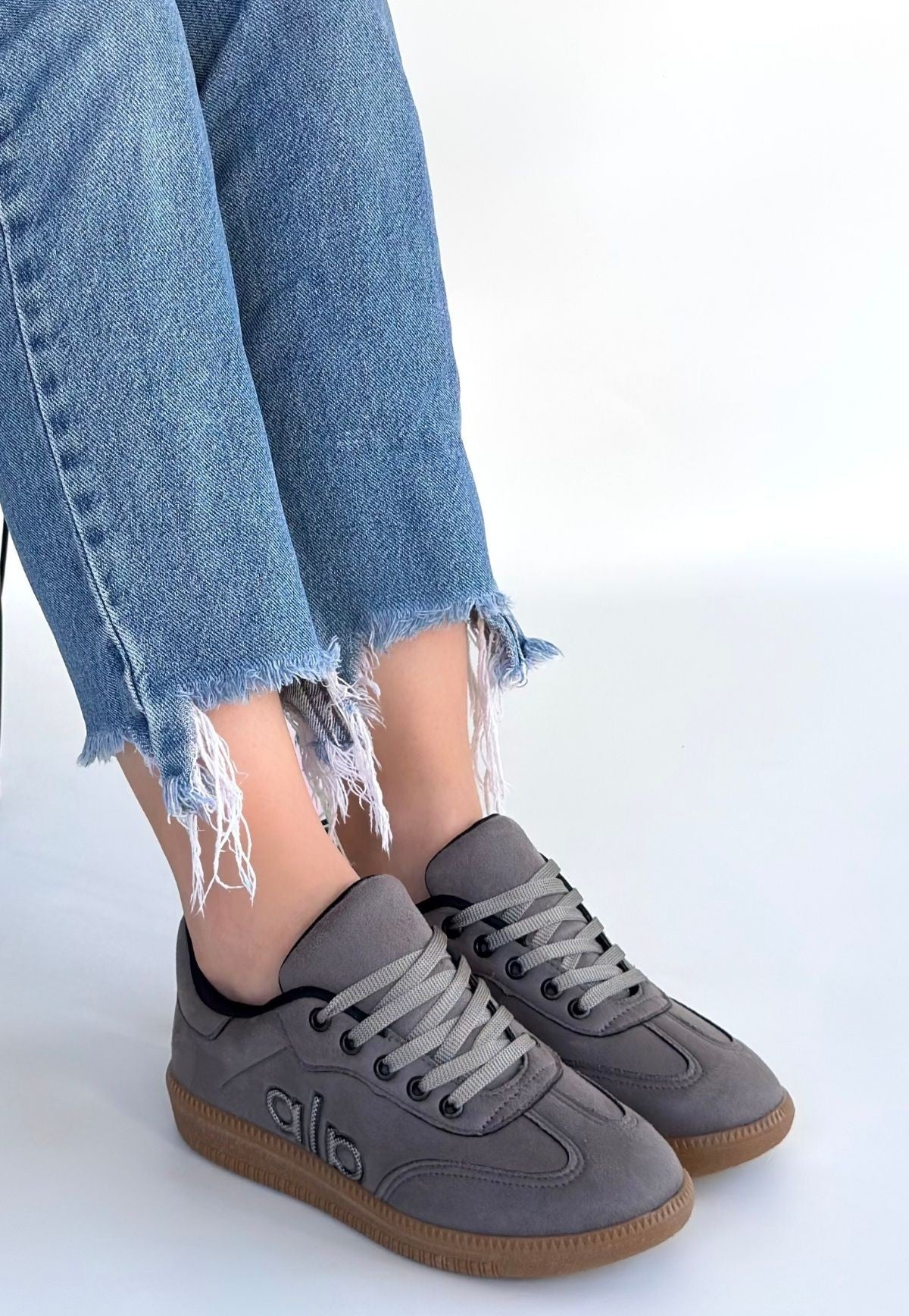 ZRNE-004 Premium Gri Süet Bağcıklı Kadın Sneaker