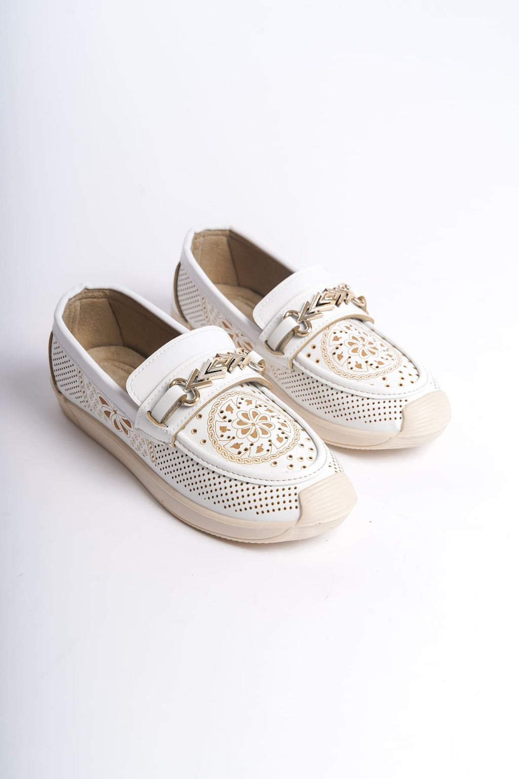 SoftWalk Bağcıksız Ortopedik Rahat Kadın Babet Ayakkabı - Çiçek Desen Beyaz