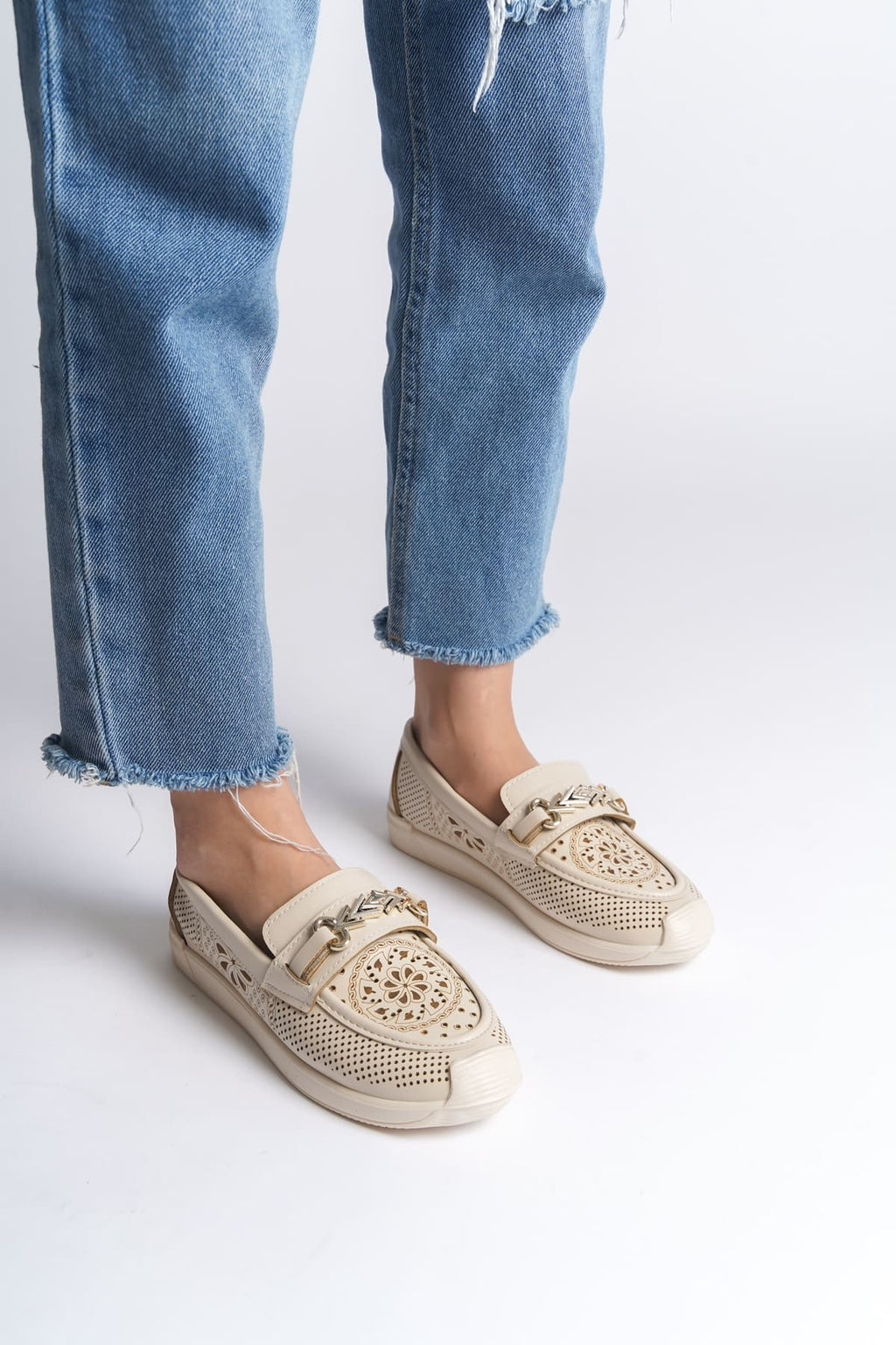 SoftWalk Bağcıksız Ortopedik Rahat Kadın Babet Ayakkabı - Çiçek Desen Krem