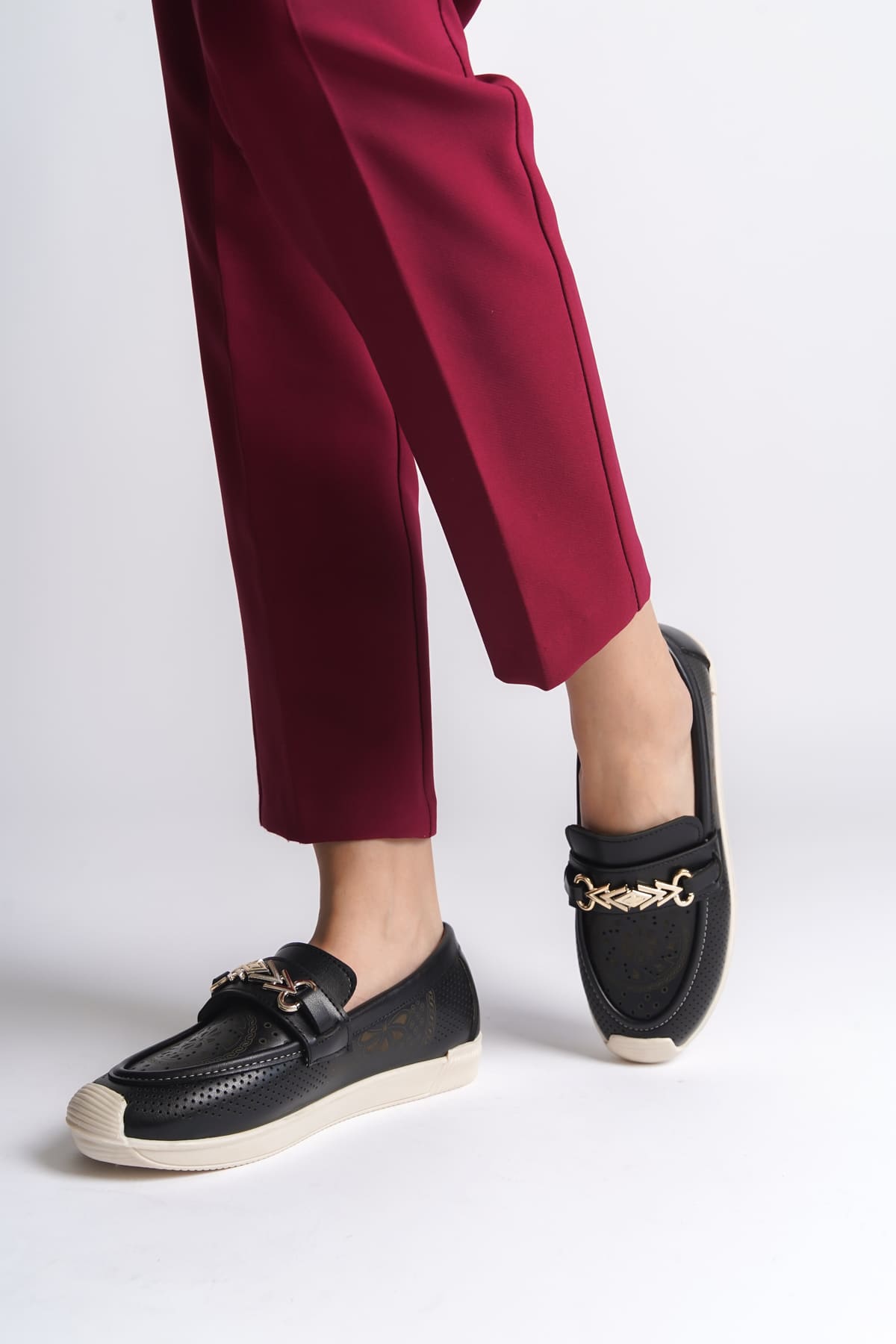 SoftWalk Bağcıksız Ortopedik Rahat Kadın Babet Ayakkabı - Çiçek Desen Siyah