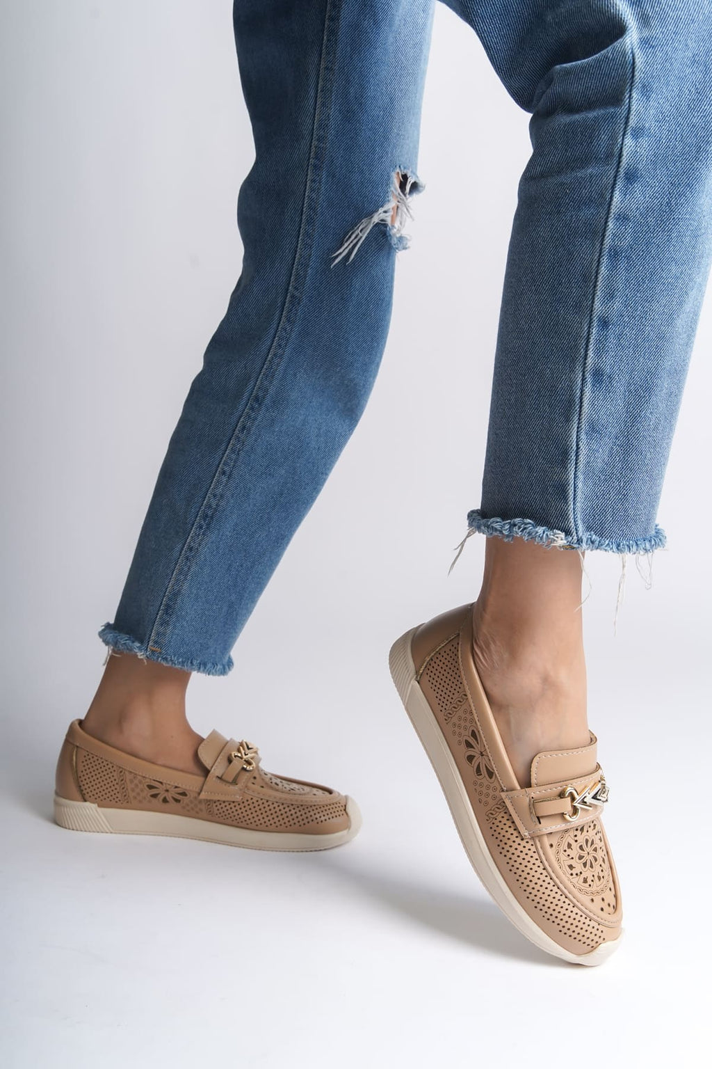 SoftWalk Bağcıksız Ortopedik Rahat Kadın Babet Ayakkabı - Çiçek Desen Ten