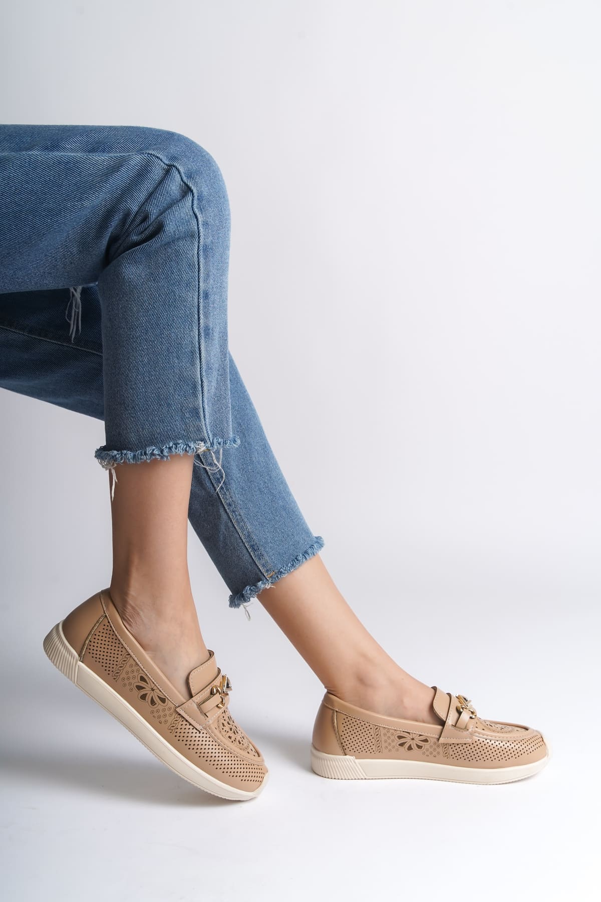 SoftWalk Bağcıksız Ortopedik Rahat Kadın Babet Ayakkabı - Çiçek Desen Ten