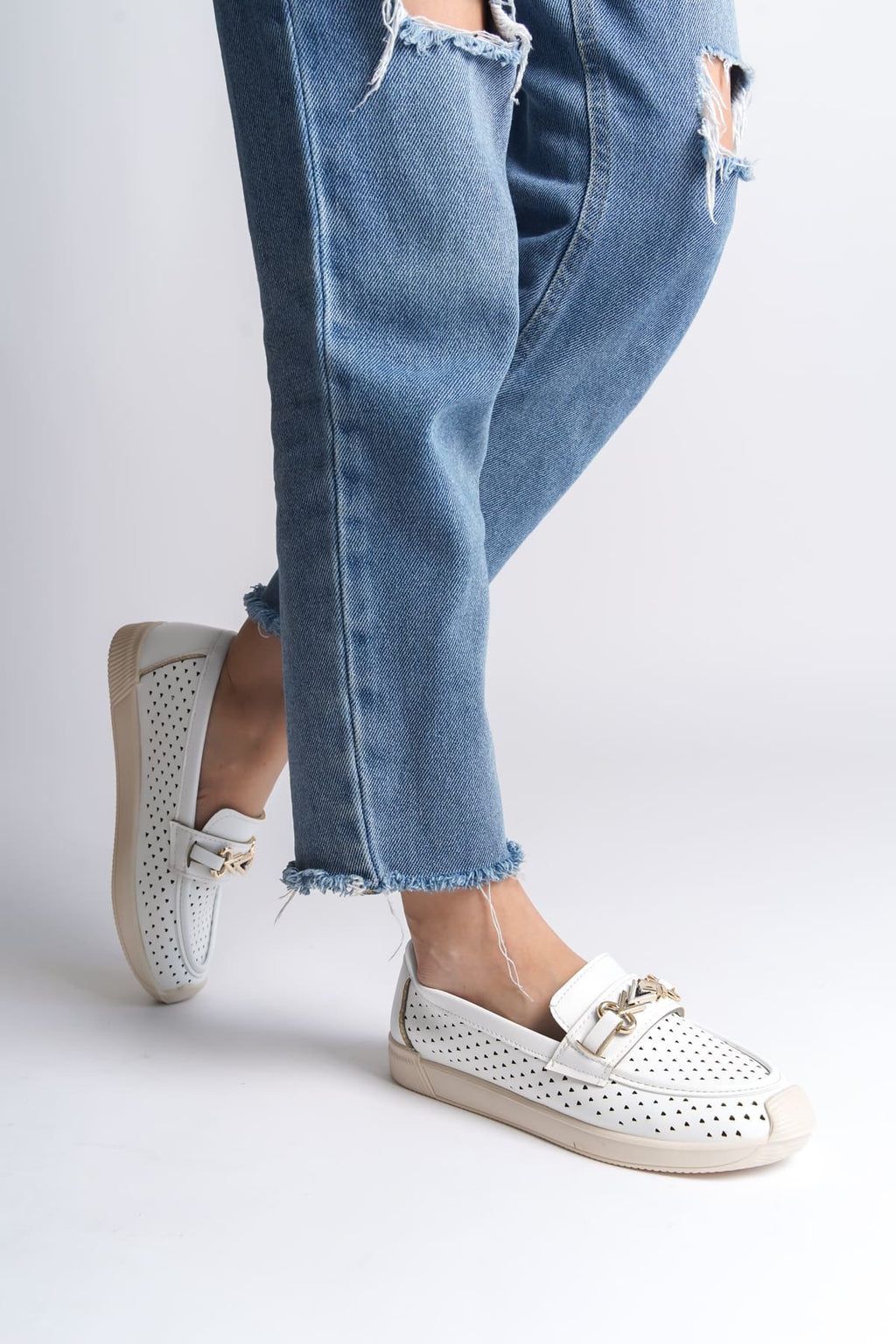 SoftWalk Bağcıksız Ortopedik Rahat Kadın Babet Ayakkabı - Kalp Desen Beyaz