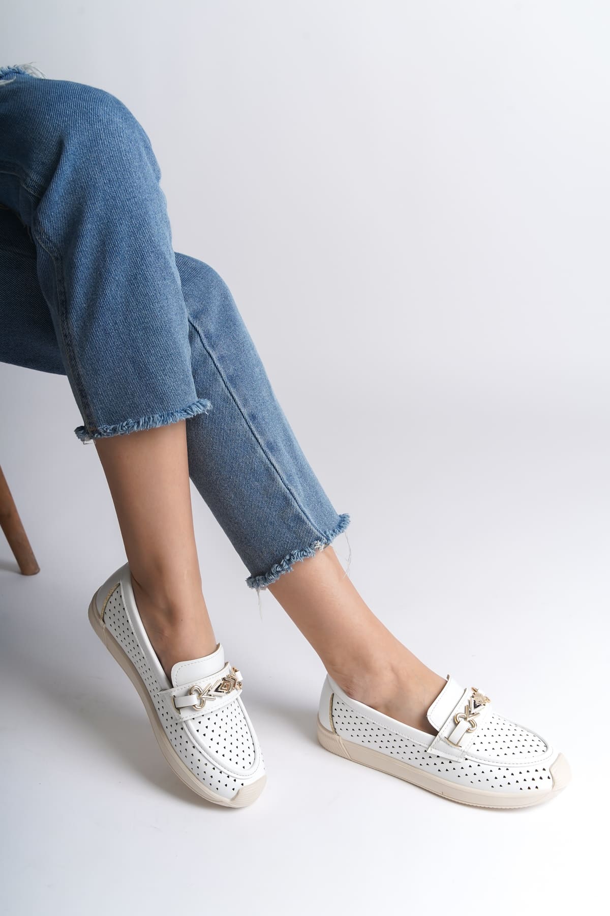 SoftWalk Bağcıksız Ortopedik Rahat Kadın Babet Ayakkabı - Kalp Desen Beyaz