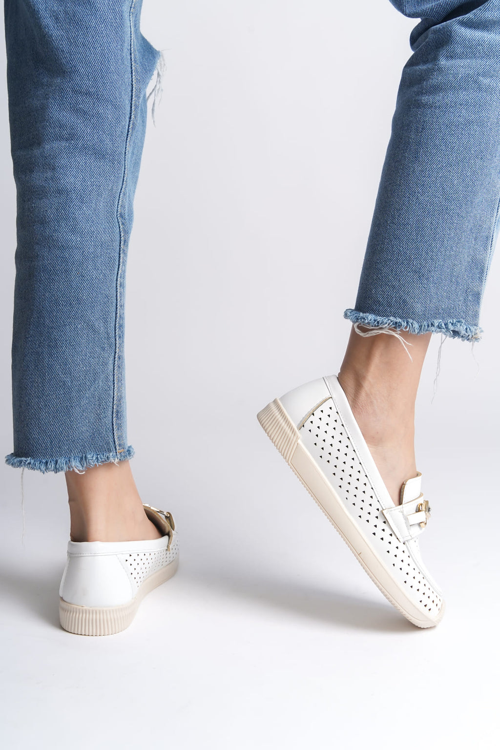 SoftWalk Bağcıksız Ortopedik Rahat Kadın Babet Ayakkabı - Kalp Desen Beyaz