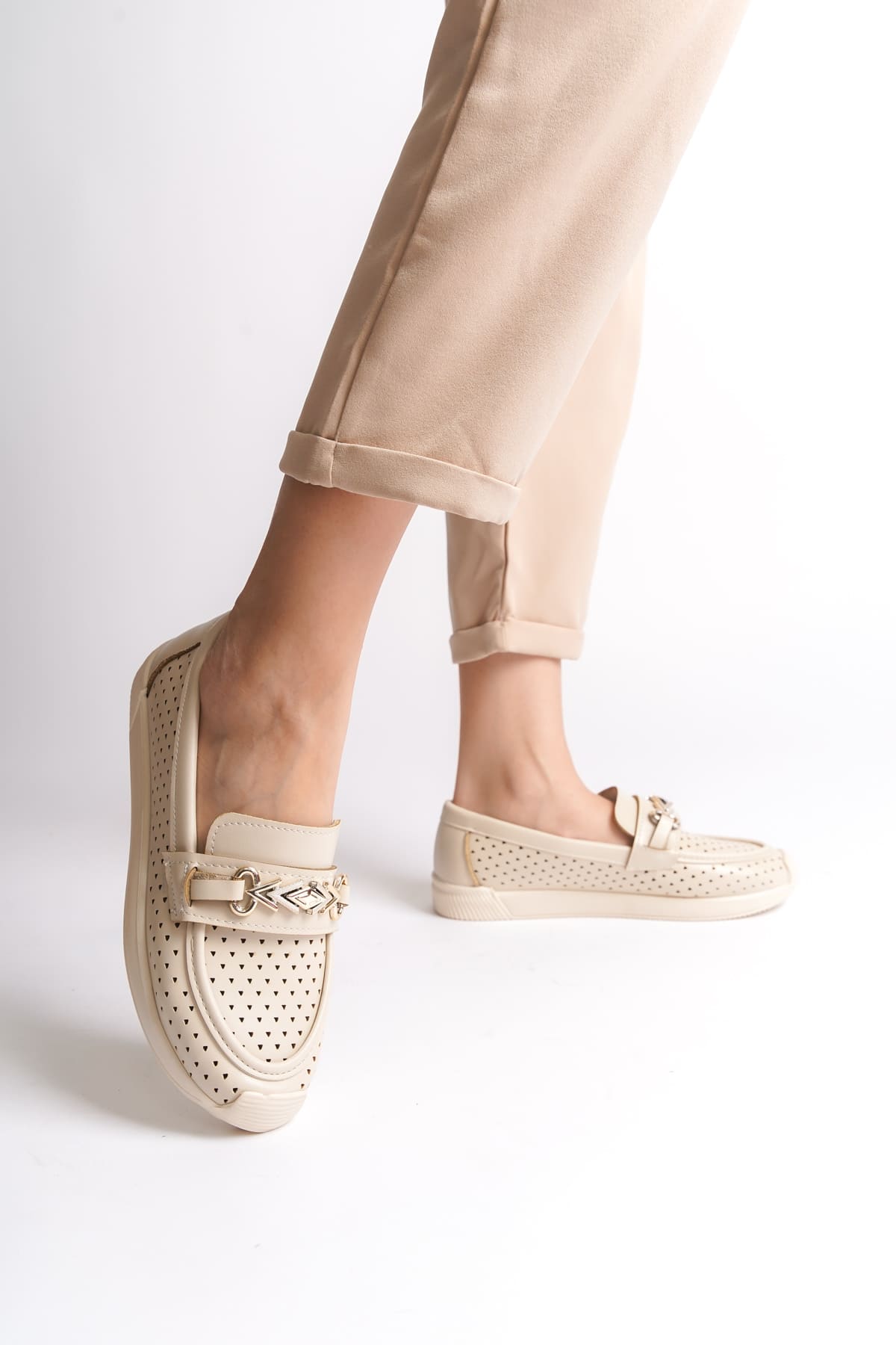 SoftWalk Bağcıksız Ortopedik Rahat Kadın Babet Ayakkabı - Kalp Desen Krem