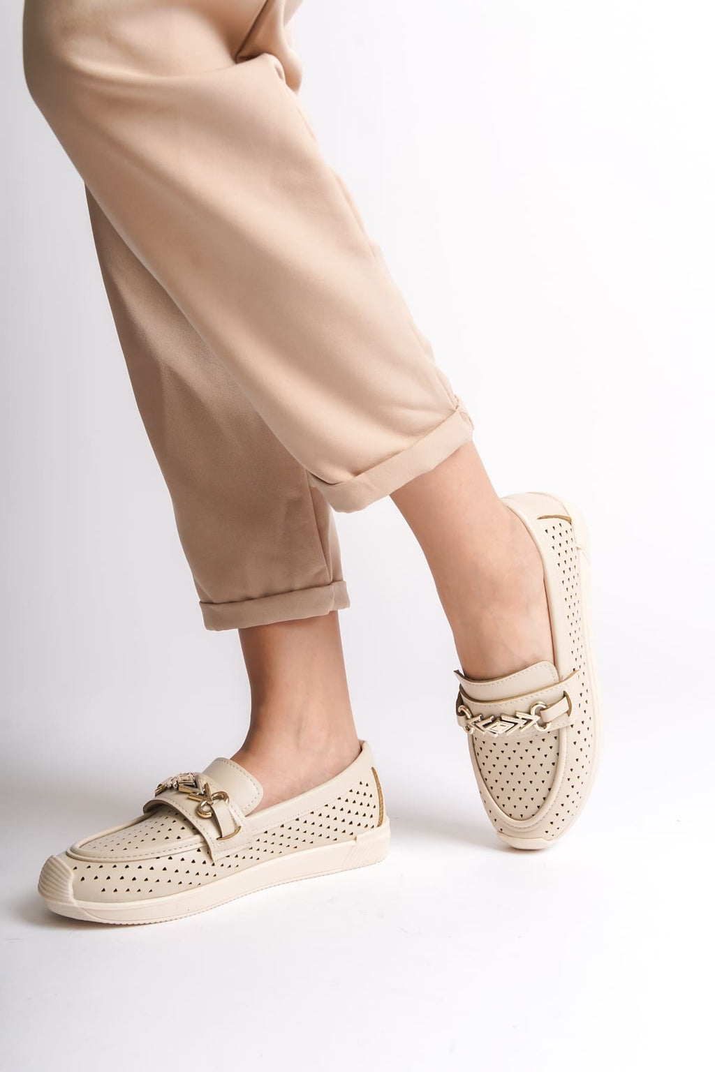 SoftWalk Bağcıksız Ortopedik Rahat Kadın Babet Ayakkabı - Kalp Desen Krem