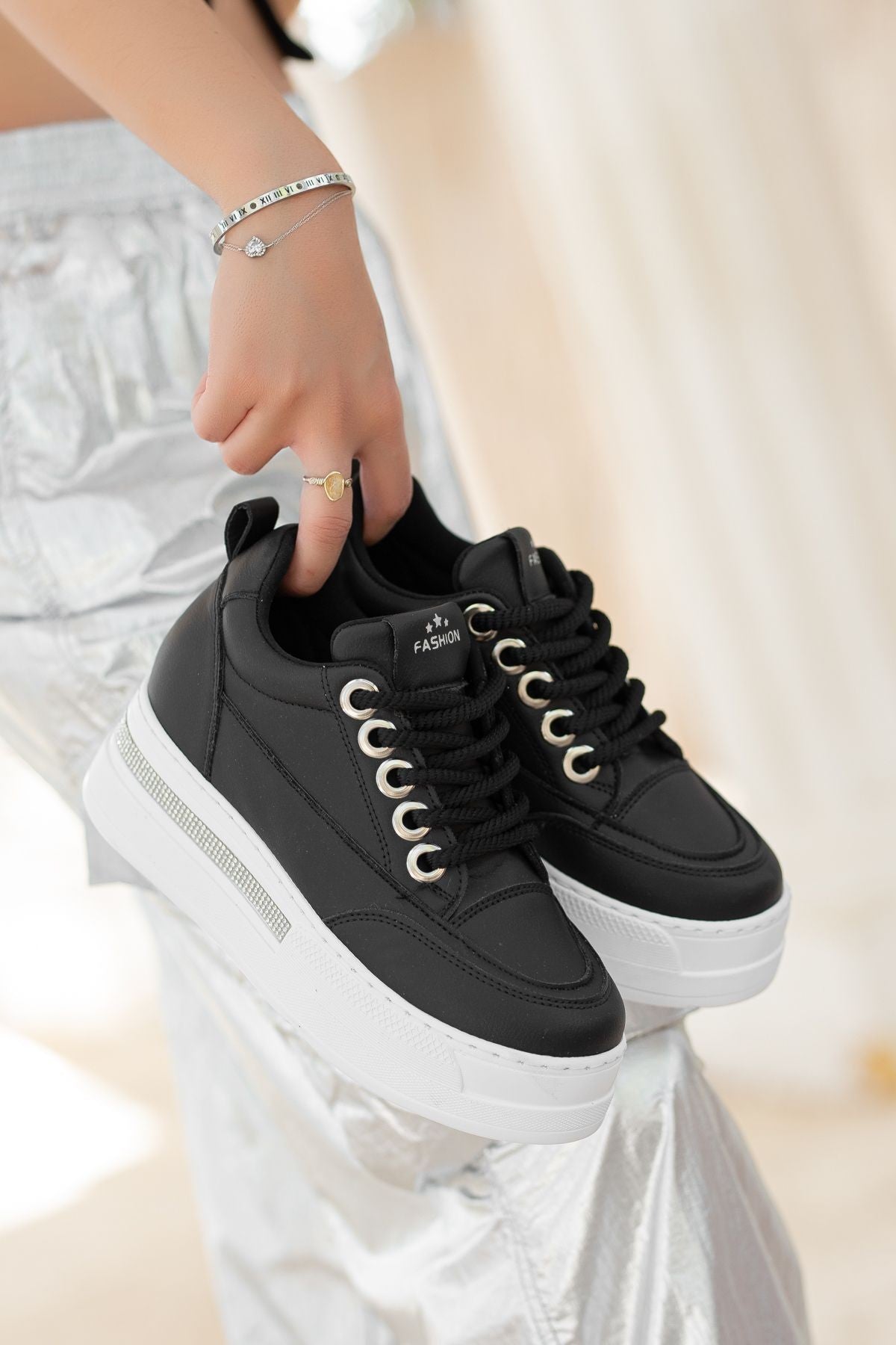 LULU Premium Ortopedik Siyah Beyaz Gizli Topuk Kadın Sneakers
