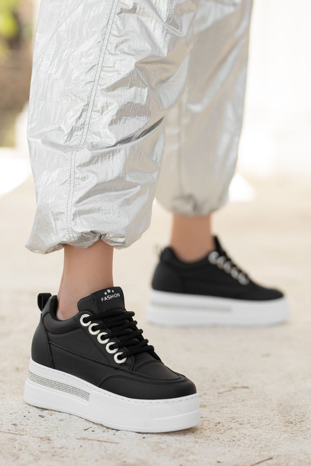 LULU Premium Ortopedik Siyah Beyaz Gizli Topuk Kadın Sneakers